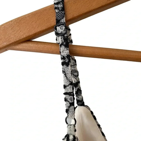 Alice + Olivia Cara Flared Lace Mini Dress Black Ivory Contrast Cocktail Size 4 - Picture 13 of 17